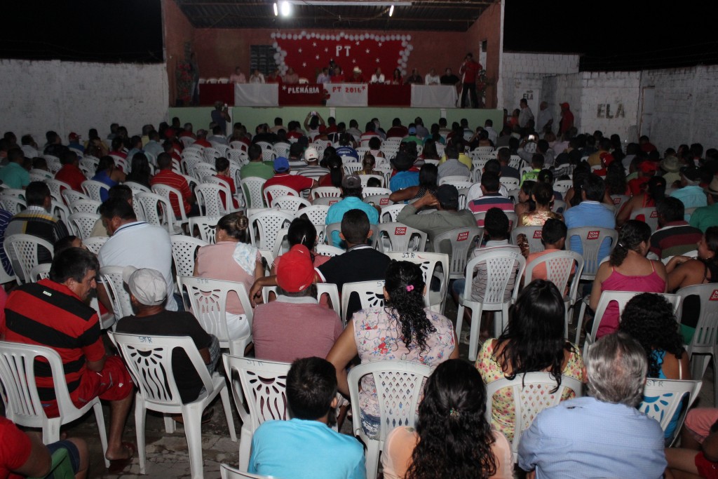 Centenas de pessoas estiveram na plenária do PT em Palhano